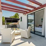 Dada Villa *