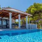 Dada Villa