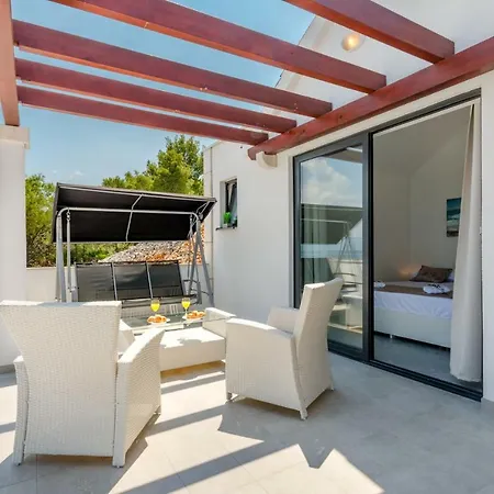 Dada Villa *
