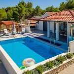 Dada Villa